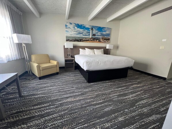 Suite, 1 cama King size, para no fumadores | Escritorio, cortinas blackout y tabla de planchar con plancha 