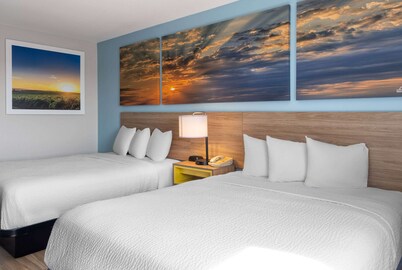 Days Inn by Wyndham Neenah