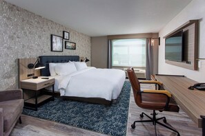 Traditionelt værelse - 1 kingsize-seng | Dundyner, individuel indretning, skrivebord, strygejern/strygebræt