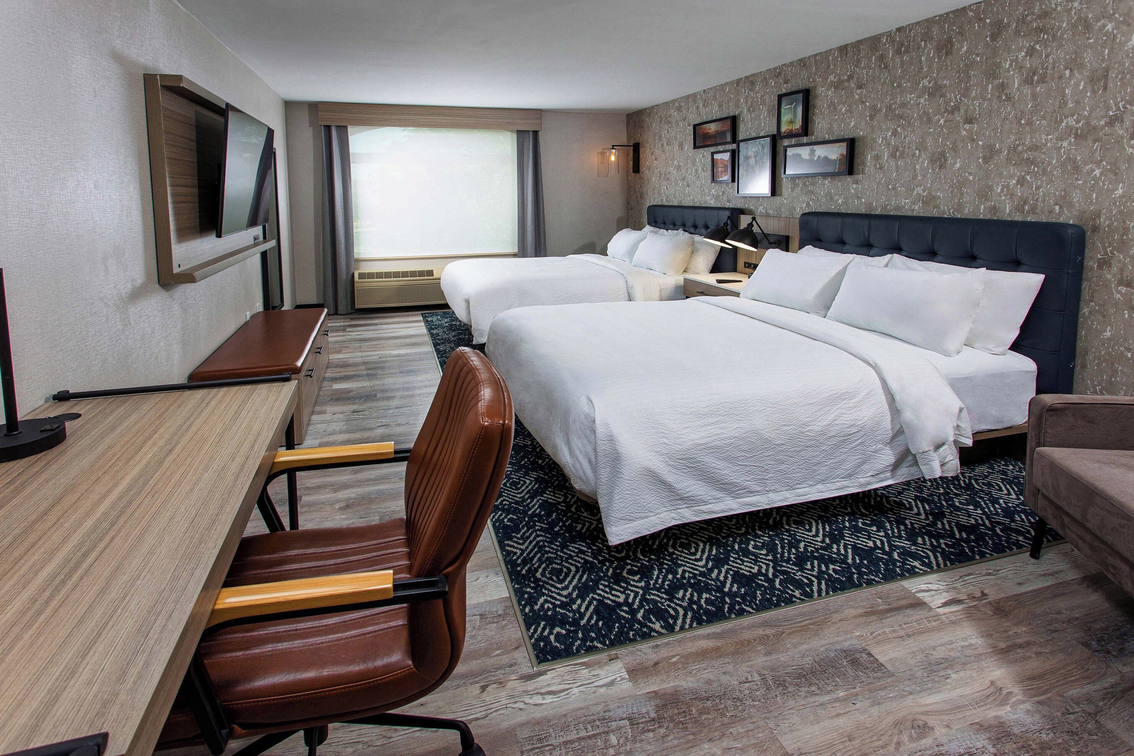 Traditionele kamer, 2 queensize bedden | Donsdekens, individueel gemeubileerd, een bureau