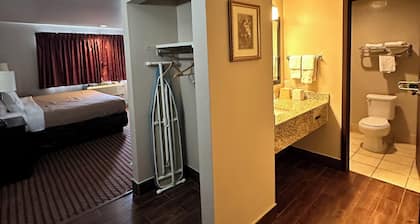 Rodeway Inn & Suites Madison East