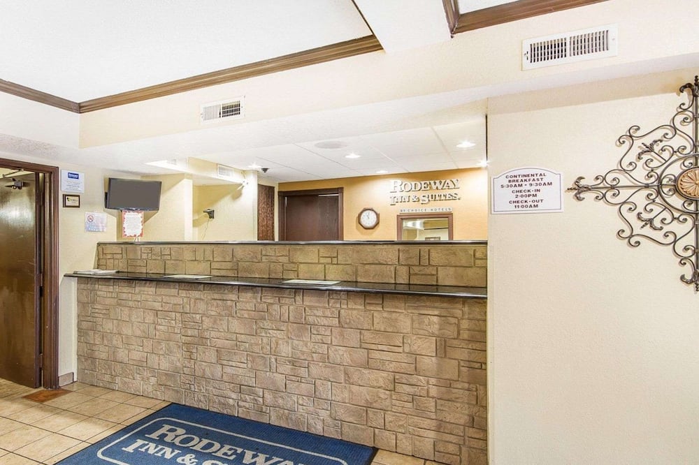 Rodeway Inn & Suites Madison East