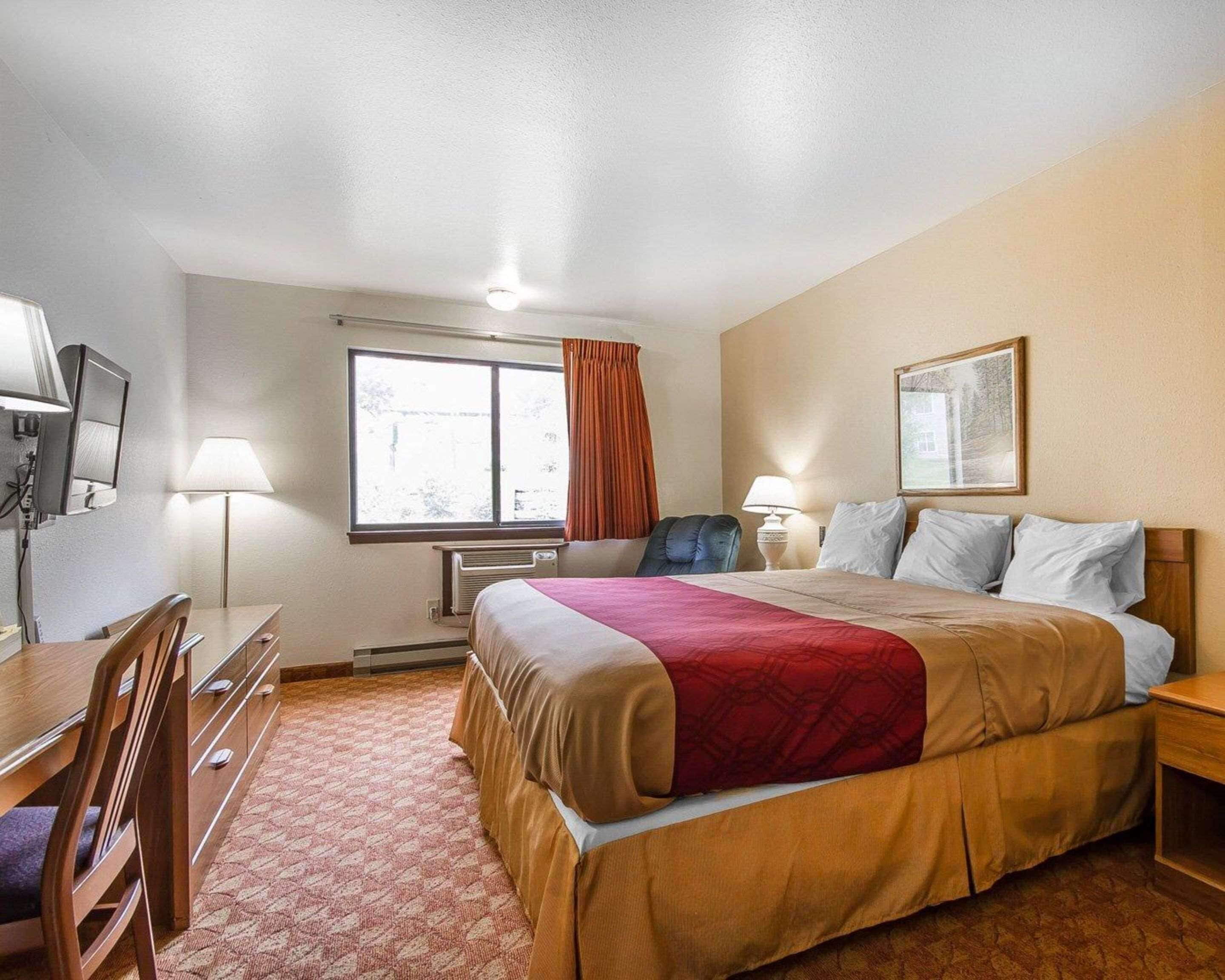 Photo - Rodeway Inn & Suites Madison East
