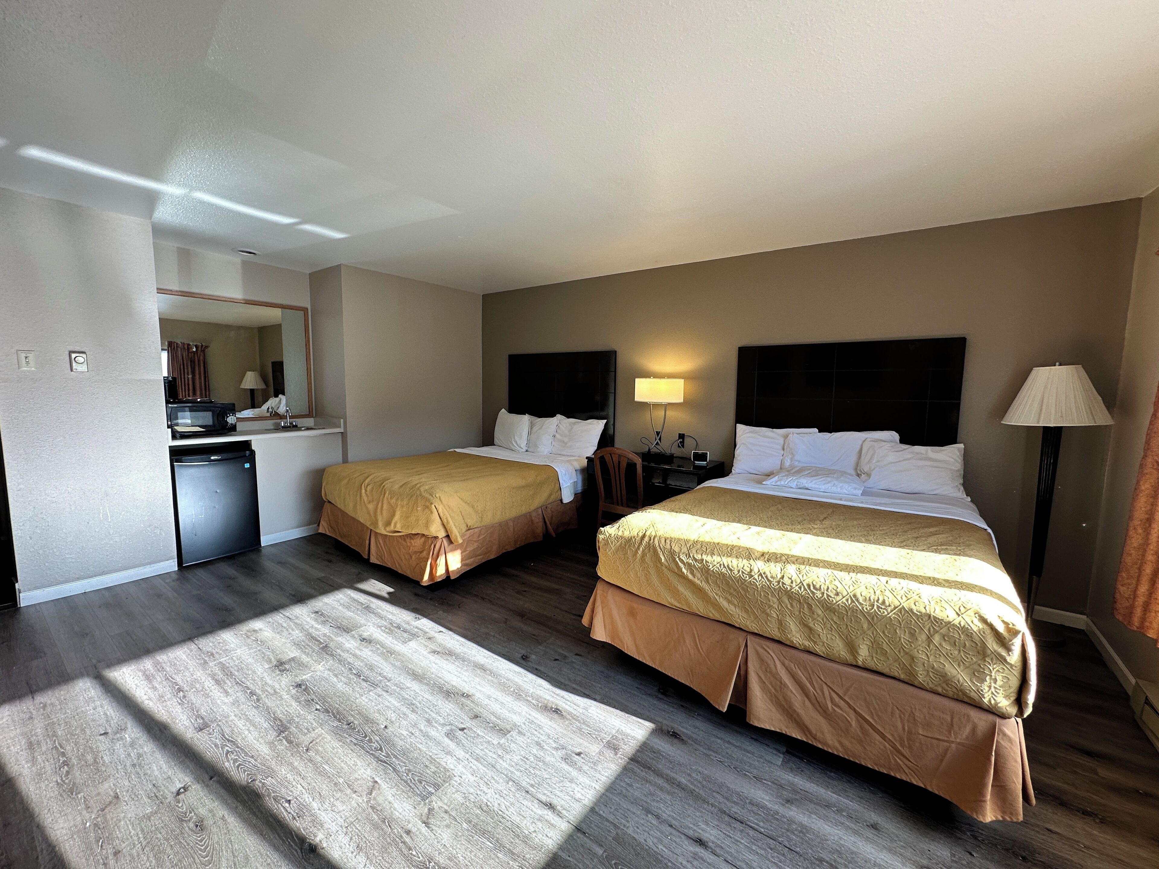 Photo - Rodeway Inn & Suites Madison East