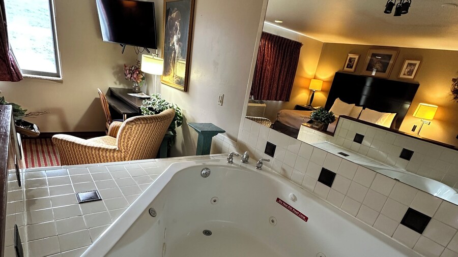 Rodeway Inn & Suites Madison East