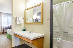 Literie de qualité, bureau, espace de travail pour ordinateurs portables