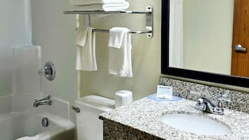 Combined shower/tub, free toiletries, hair dryer, towels