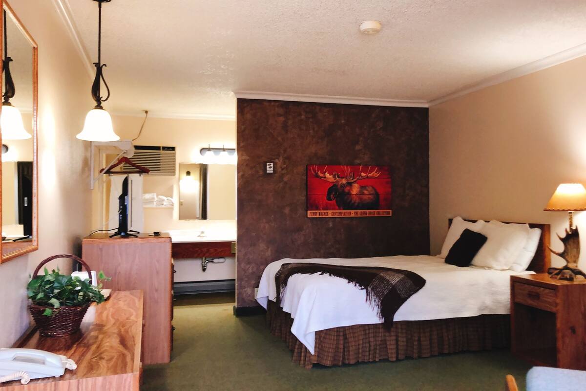 Memory-foam beds, desk, soundproofing, iron/ironing board