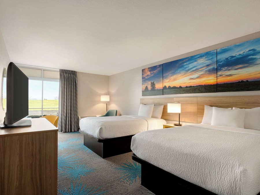 Desk, iron/ironing board, rollaway beds, free WiFi