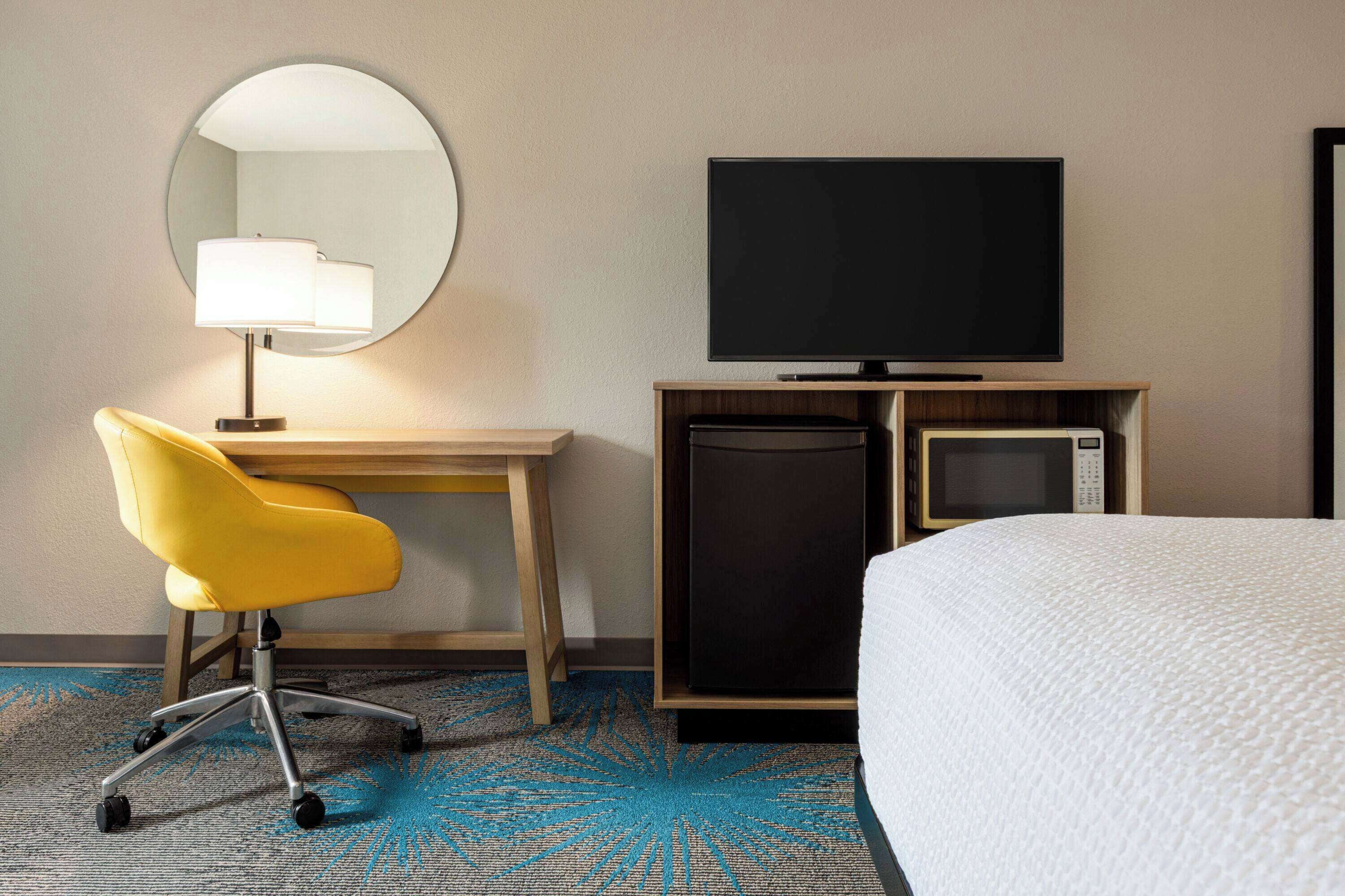 room, 1 king bed, non smoking | desk, iron/ironing board, rollaway beds, free wifi