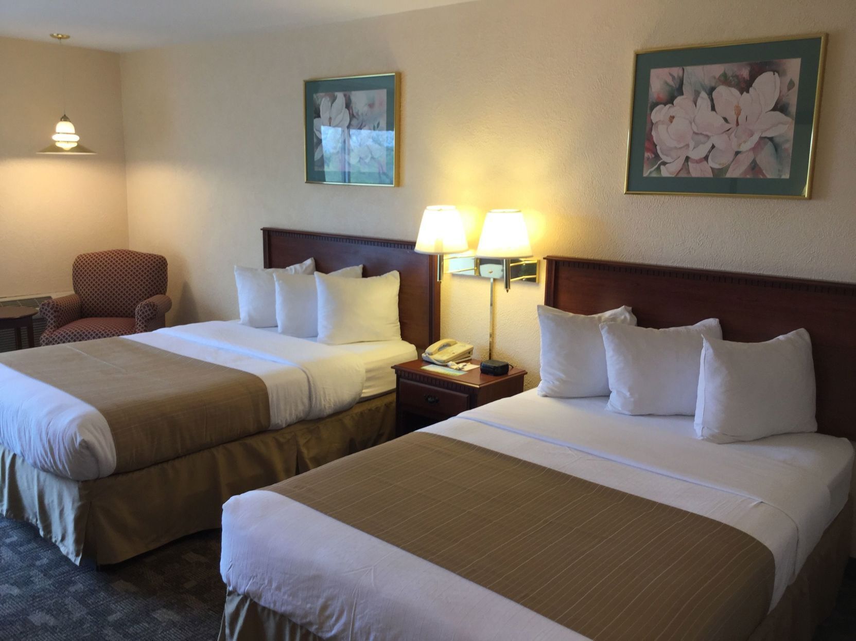 Desk, iron/ironing board, rollaway beds, free WiFi
