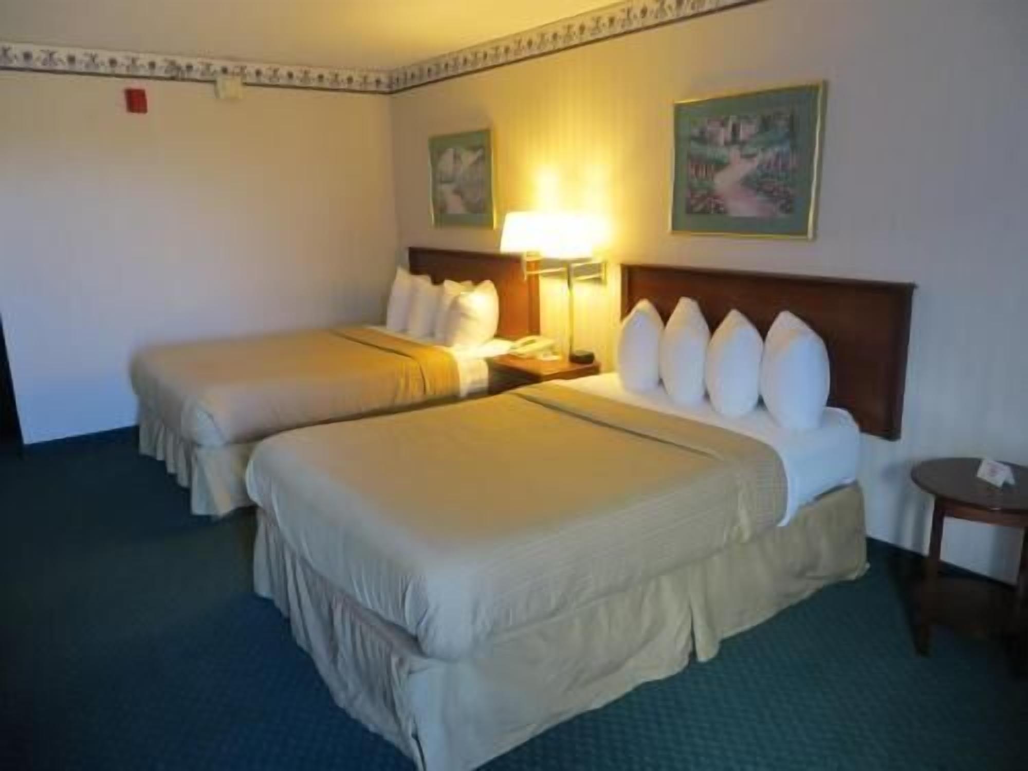 Desk, iron/ironing board, rollaway beds, free WiFi