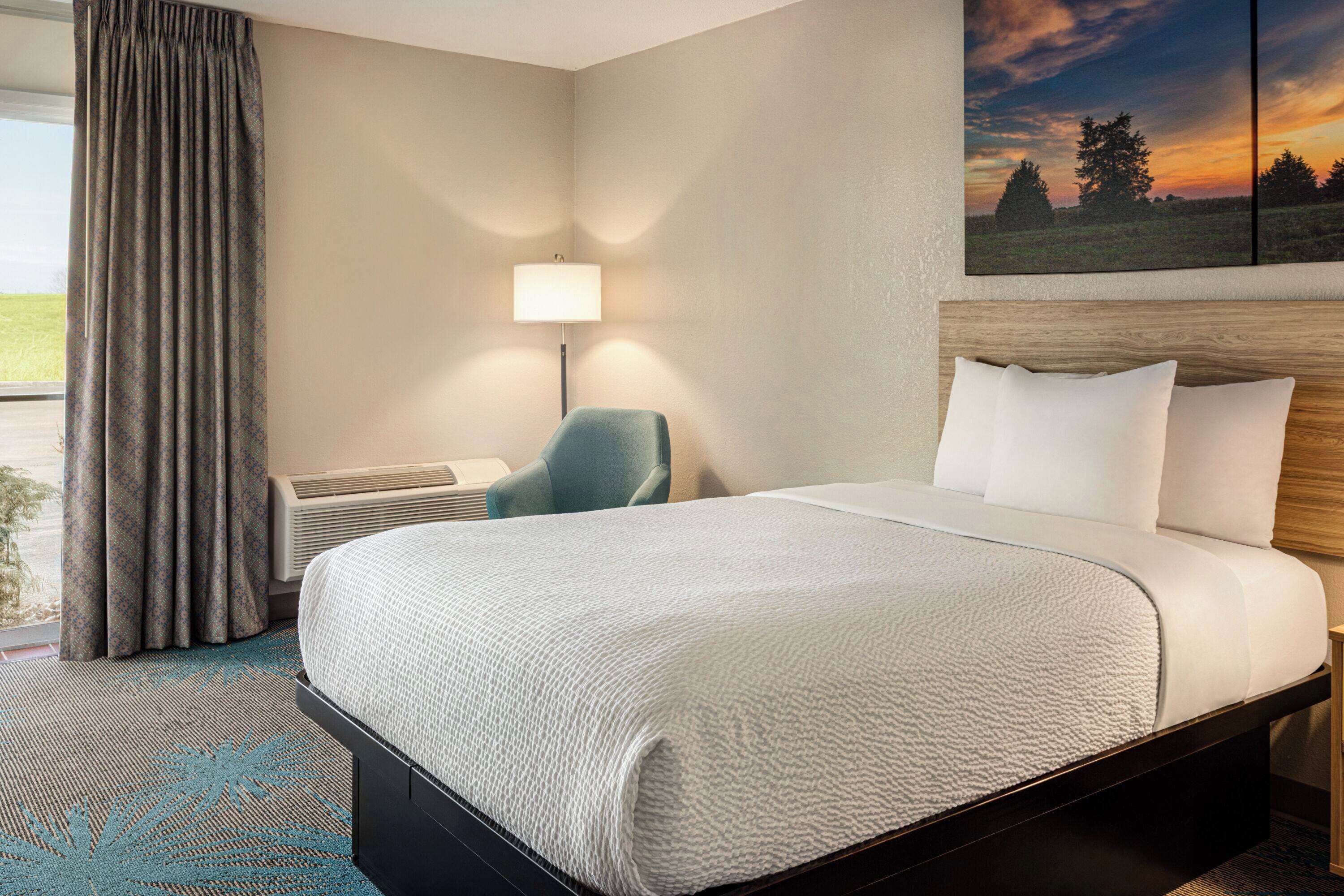 double room, 2 double beds | desk, iron/ironing board, rollaway beds, free wifi