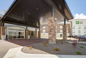 Exterior - Holiday Inn Express & Suites - North Platte by IHG (North Platte)