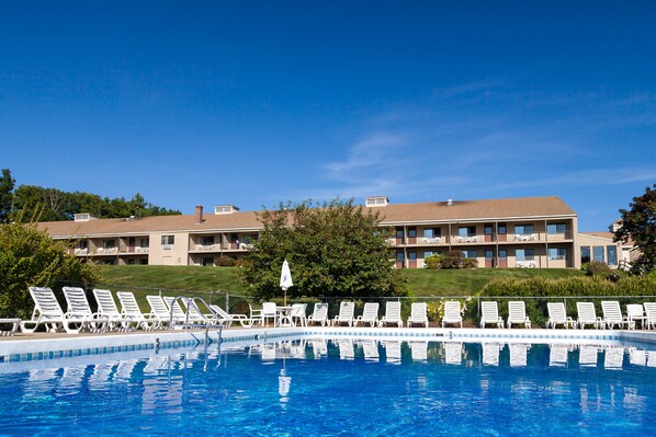 Indoor pool, seasonal outdoor pool, pool loungers