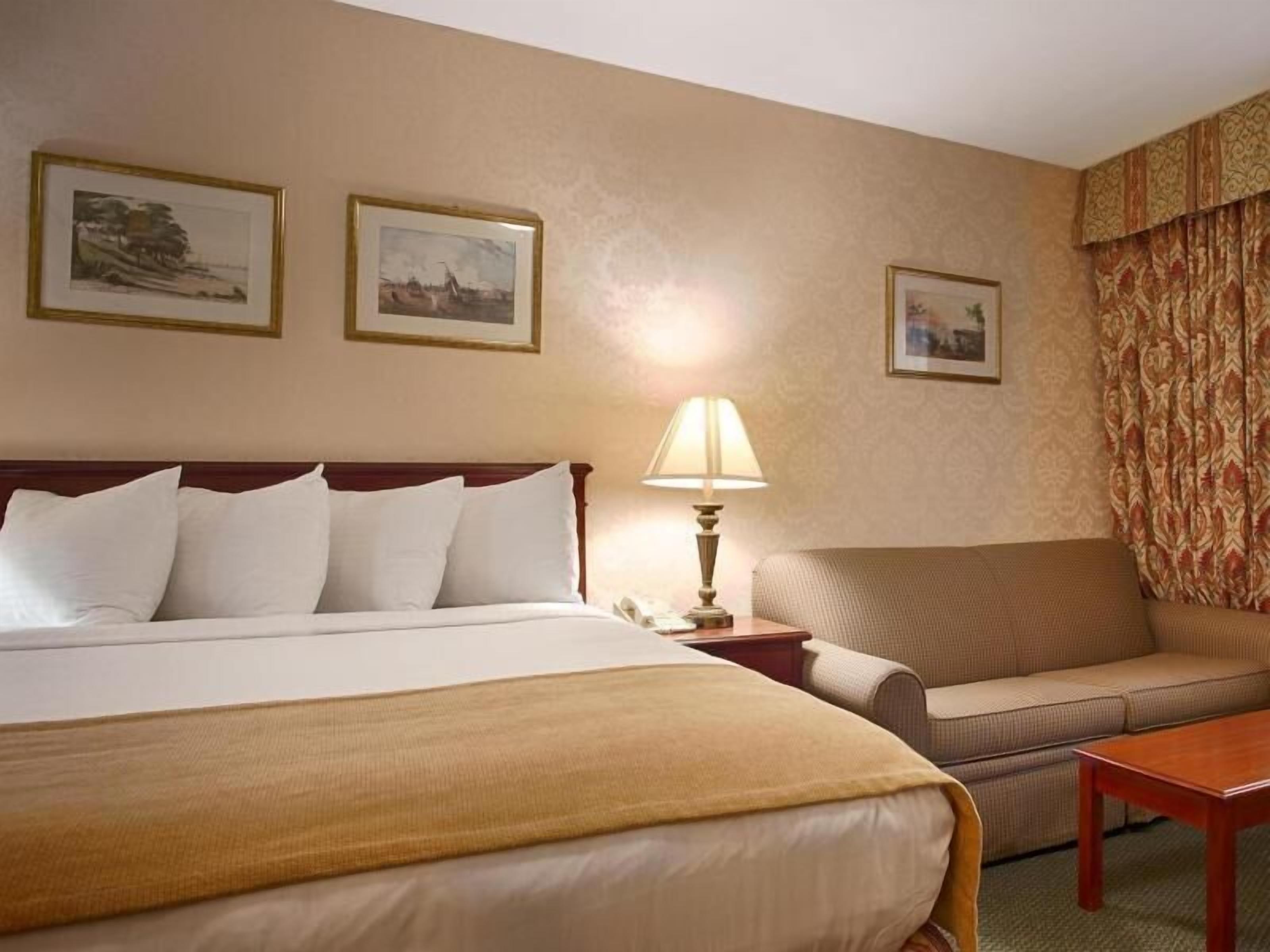 Caja fuerte, espacio para trabajar con un portátil, cortinas opacas