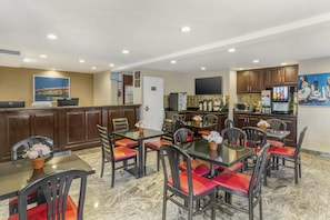 Free daily buffet breakfast