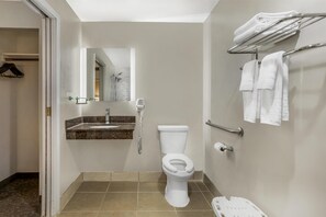 Standard Room, 1 Queen Bed, Accessible, Refrigerator | Bathroom | Free toiletries, hair dryer, towels - Best Western Fort Lee (Fort Lee)