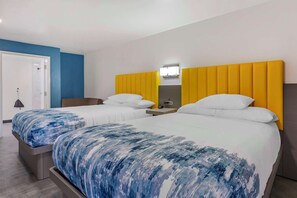 Suite, 2 queensize bedden, toegankelijk voor mindervaliden, niet-roken (Pet Friendly) | Pillowtop-bedden, een bureau, een laptopwerkplek