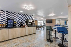 Free daily continental breakfast  - Hotel Blue 66, BW Signature Collection (Santa Rosa)
