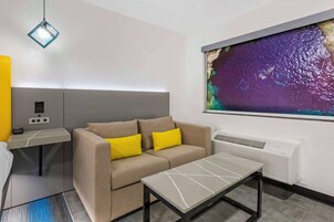 Colchones con pillow-top, escritorio y espacio para trabajar con laptop 