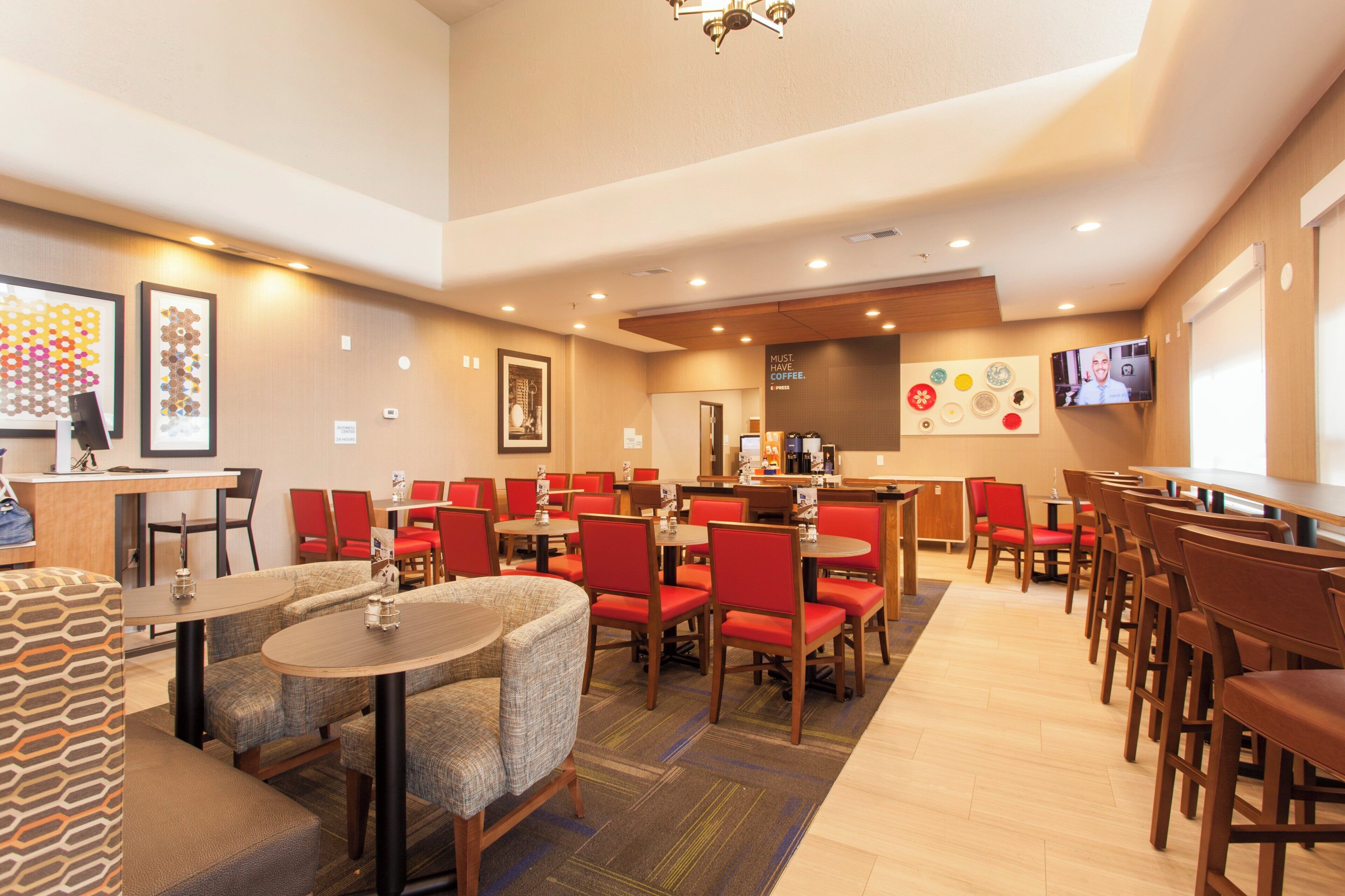 Photo -  Holiday Inn Express & Suites