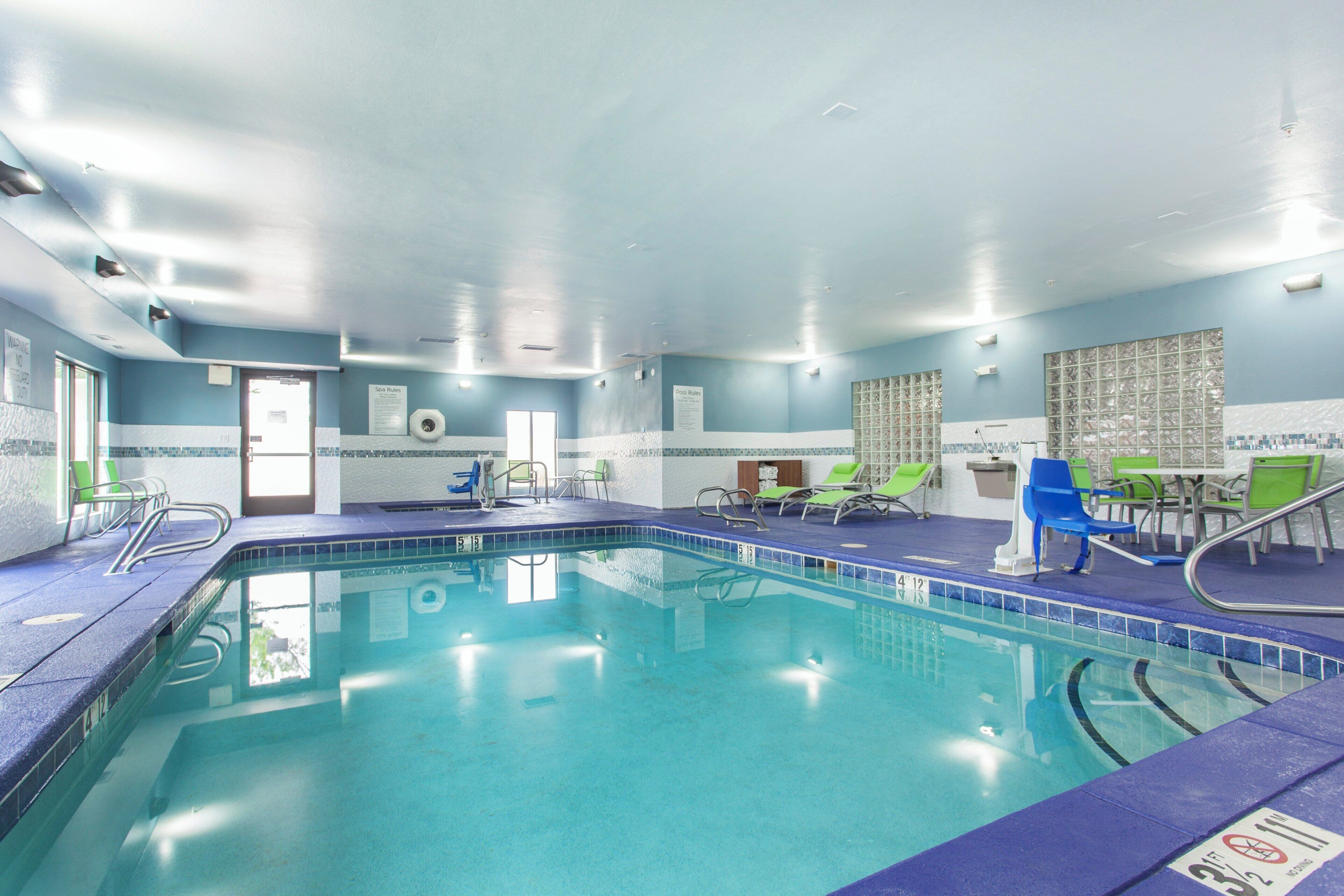 Photo -  Holiday Inn Express & Suites