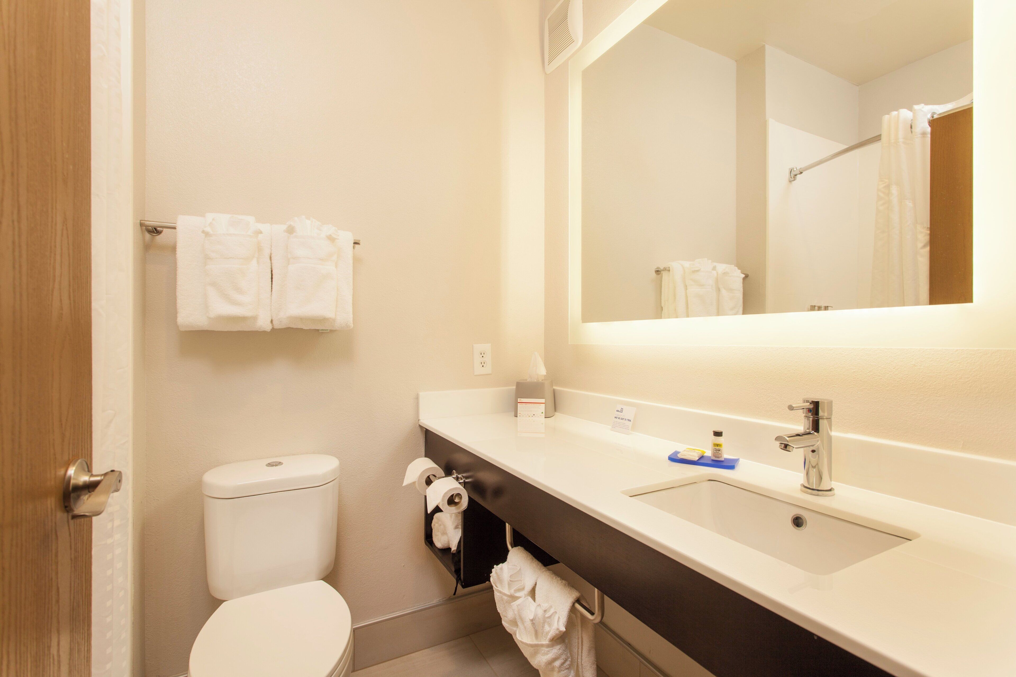 Photo -  Holiday Inn Express & Suites