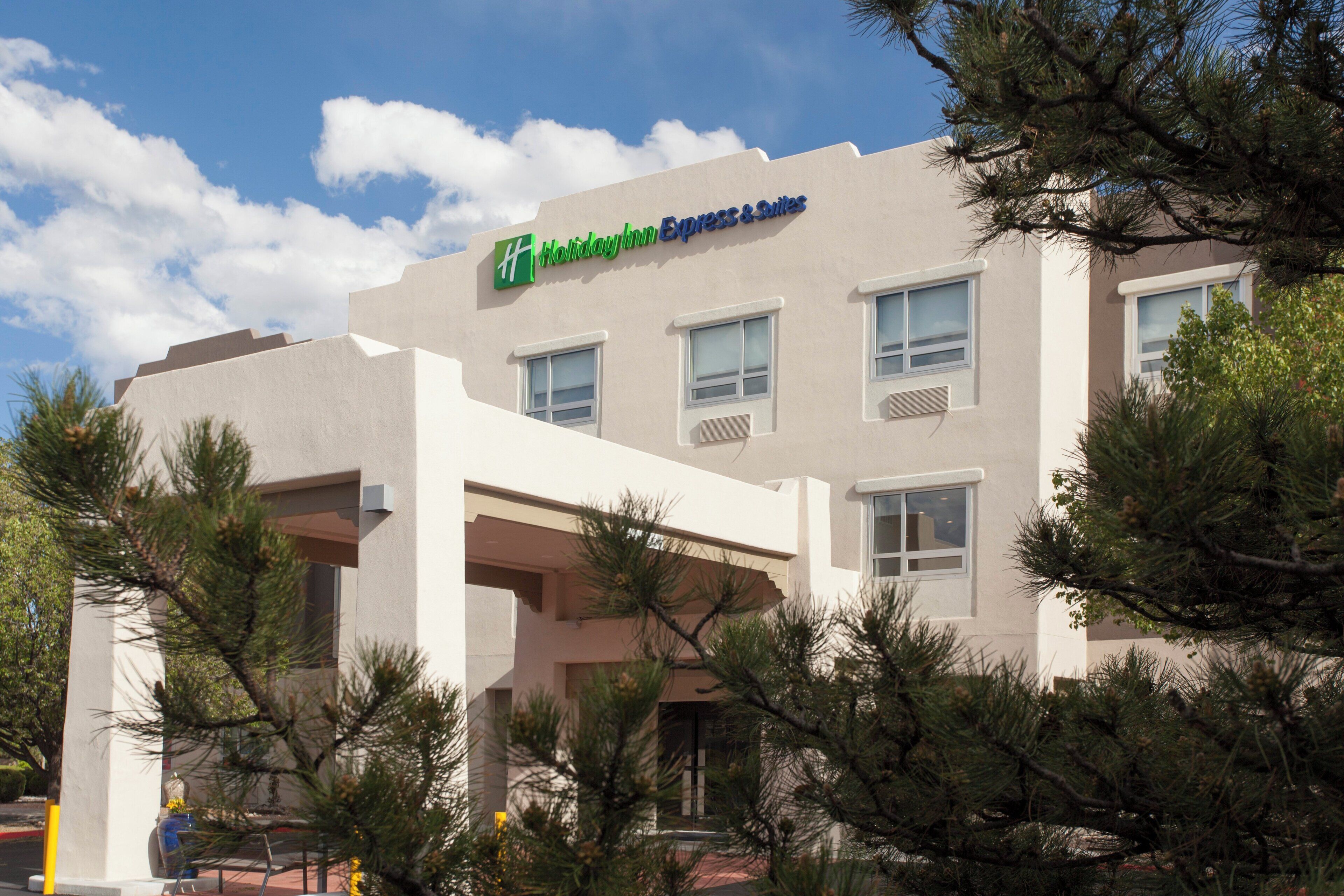 Photo -  Holiday Inn Express & Suites