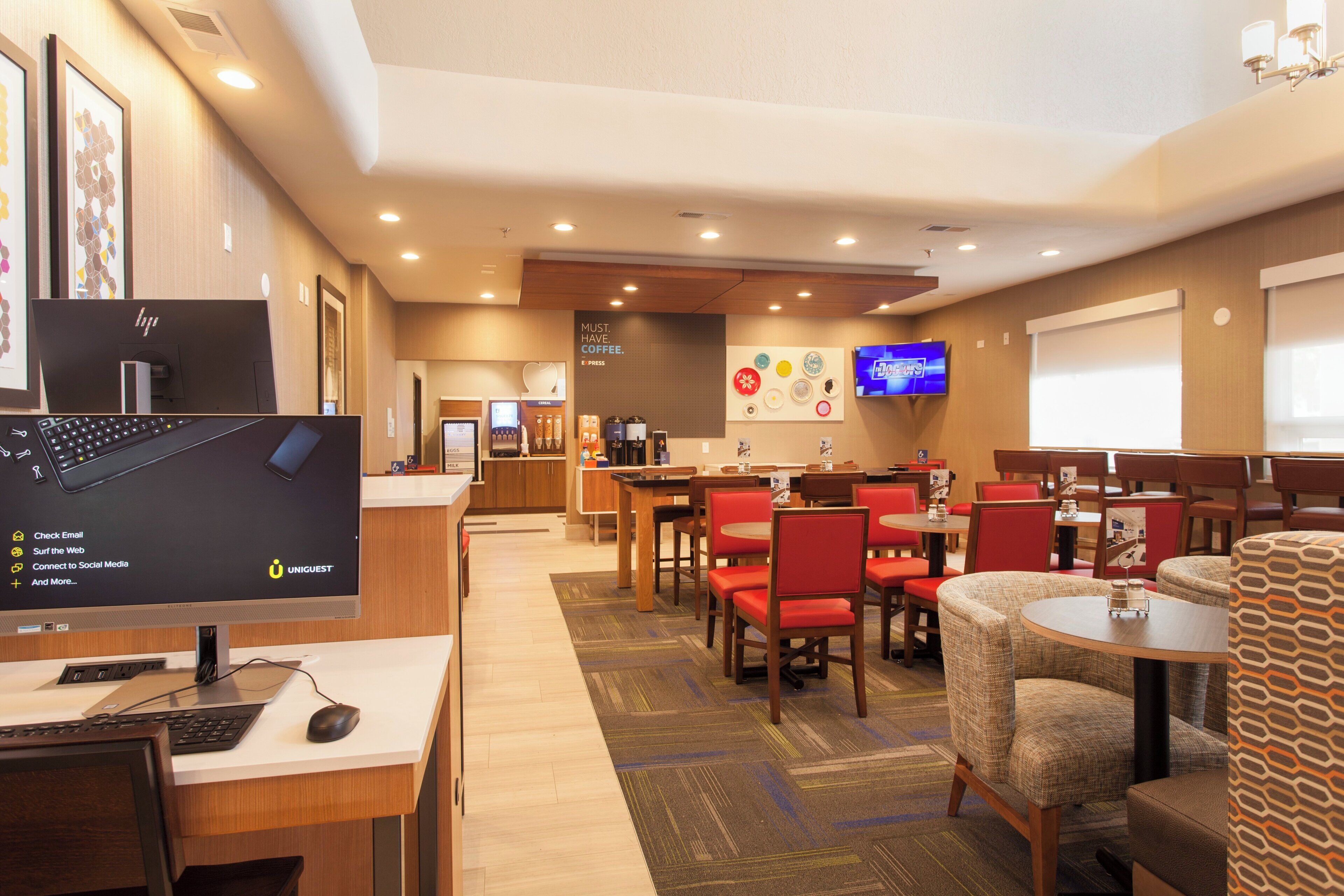 Photo -  Holiday Inn Express & Suites