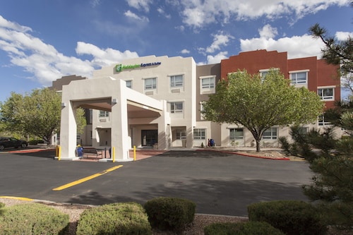 Holiday Inn Express & Suites Santa Fe by IHG