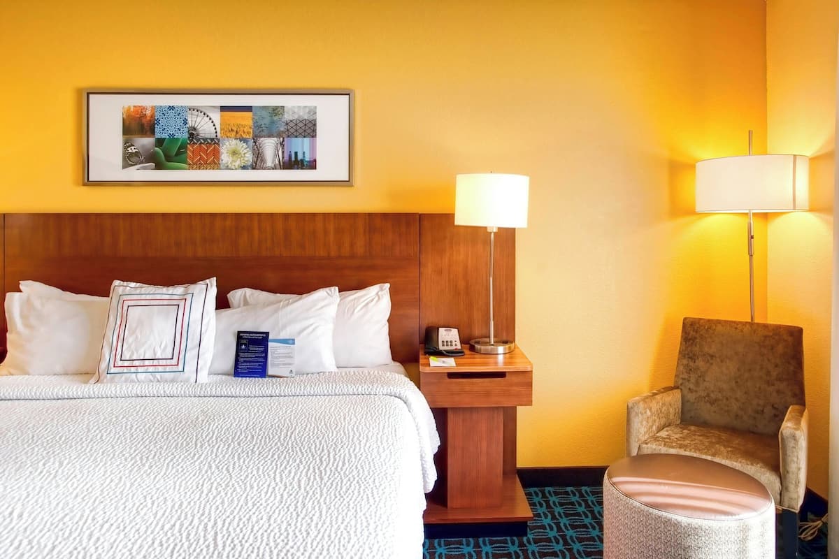 In-room safe, desk, iron/ironing board, bed sheets