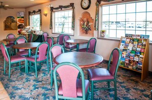 Free daily continental breakfast - Quality Inn & Suites Las Cruces - University Area (Las Cruces)