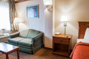 Premium bedding, in-room safe, laptop workspace, soundproofing - Quality Inn & Suites Las Cruces - University Area (Las Cruces)
