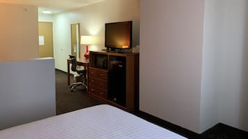 Studio Suite, 1 King Bed, Non Smoking | Desk, laptop workspace, blackout drapes, iron/ironing board