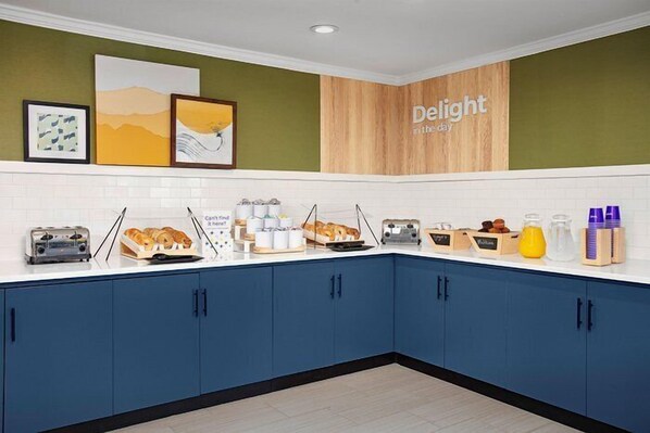 Free daily continental breakfast