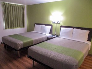 Individually decorated, desk, iron/ironing board, free WiFi - Motel 6 North Olmsted, OH - Cleveland (North Olmsted)