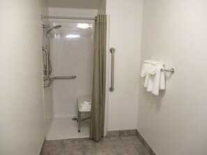 Salle de bain accessible aux personnes à mobilité réduite