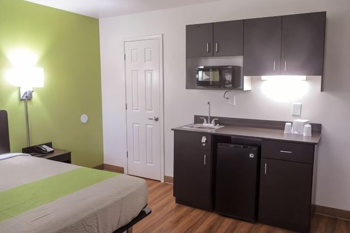 Desk, iron/ironing board, WiFi (free), individually decorated