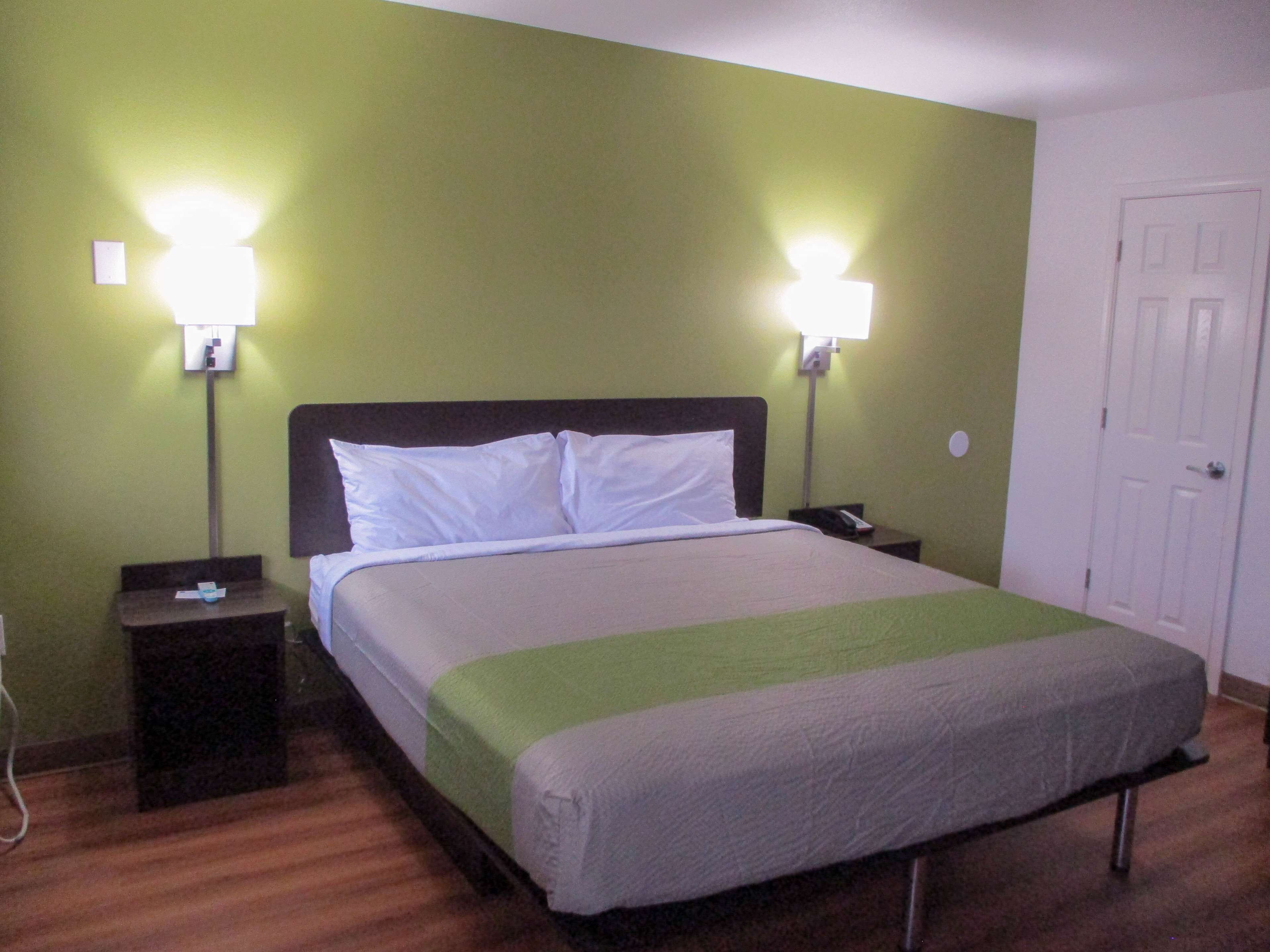 Individuell dekoriert, Schreibtisch, Bügeleisen/Bügelbrett