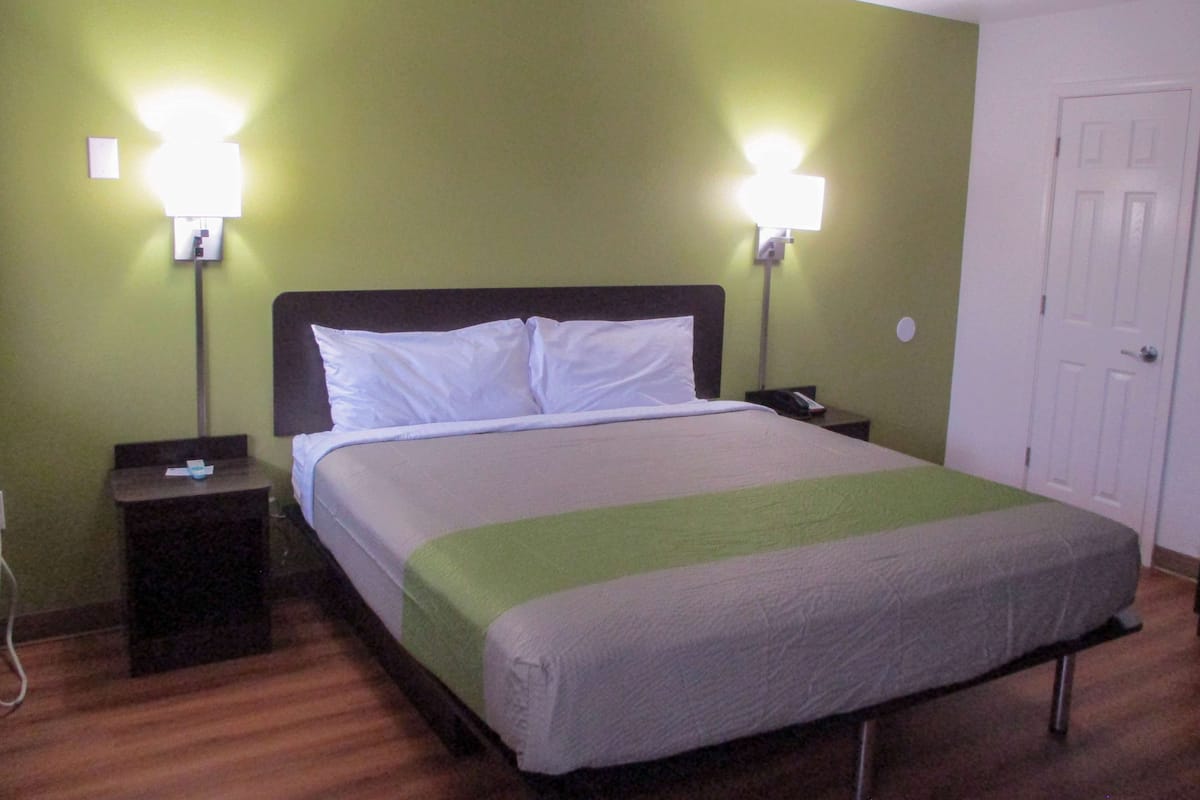 Individuell dekoriert, Schreibtisch, Bügeleisen/Bügelbrett