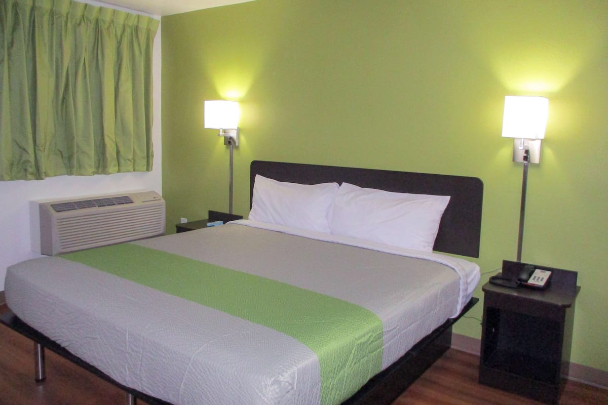Individually decorated, desk, iron/ironing board, free WiFi