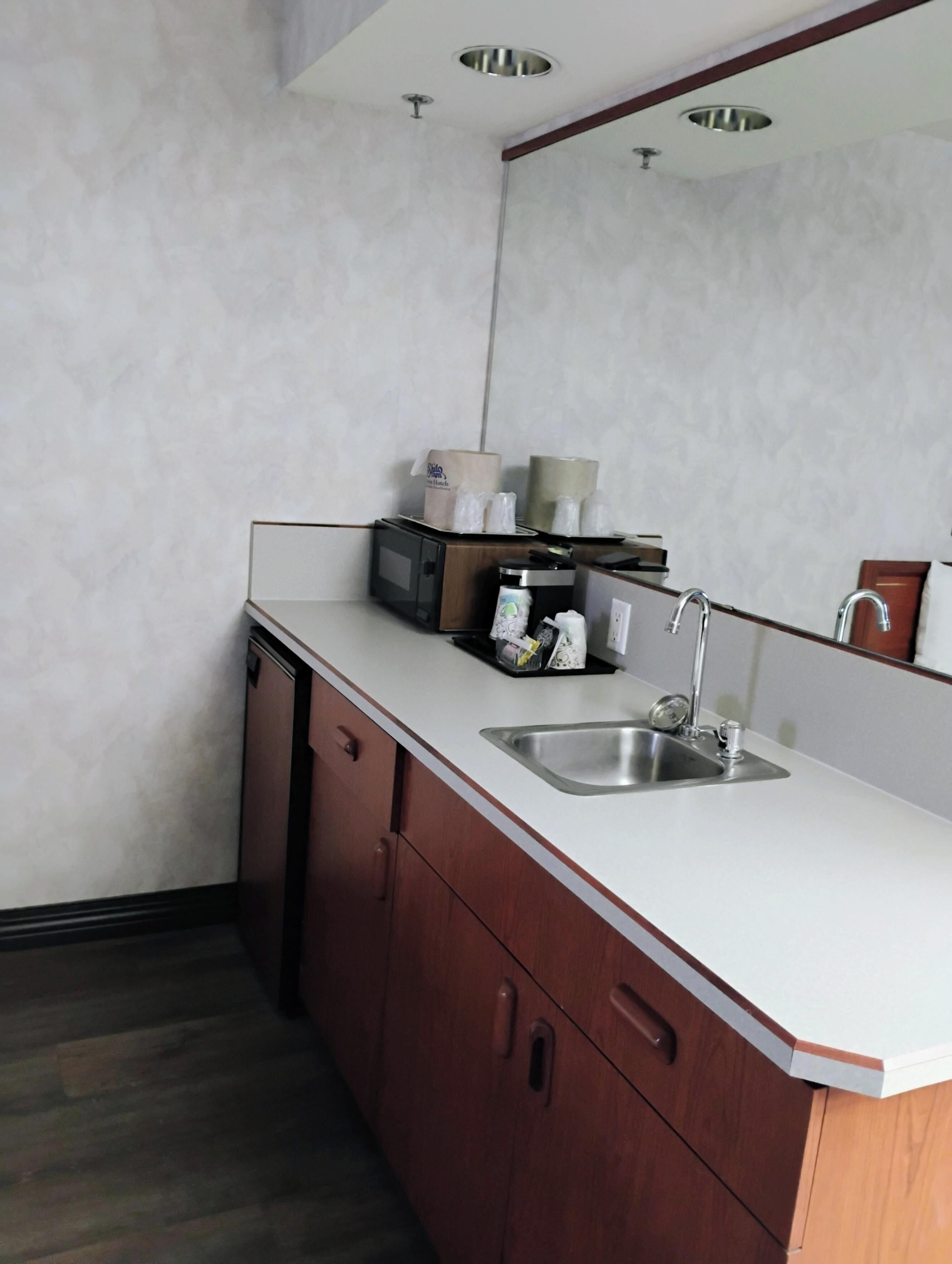 Rideaux occultants, fer et planche à repasser, Wi-Fi gratuit