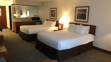 客房, 2 張加大雙人床 | 遮光布/窗簾、熨斗/熨衣板、免費無線上網