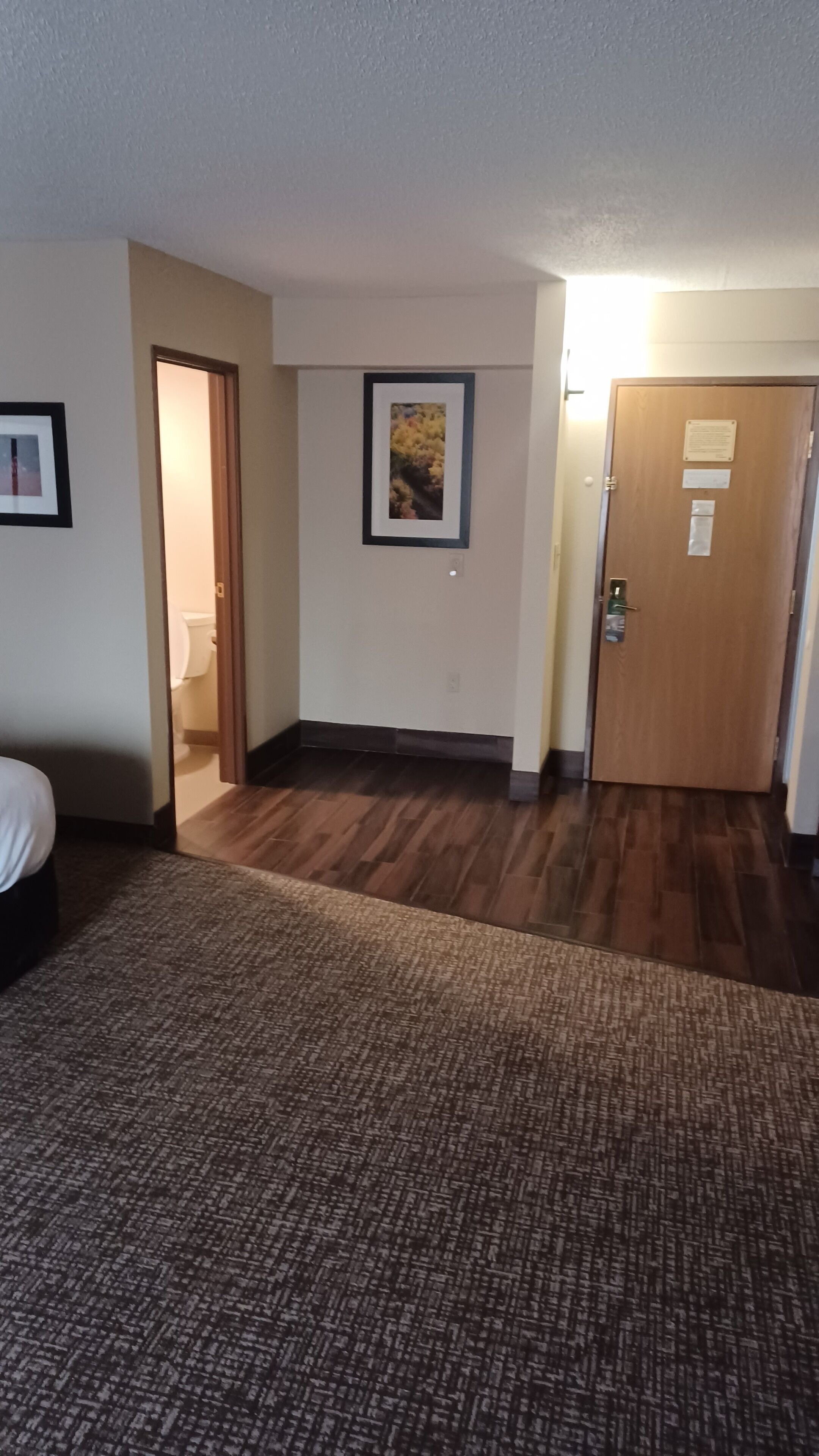 Suite studio, 1 très grand lit, non-fumeur | Bureau, rideaux d’obscurcissement, fer et planche à repasser