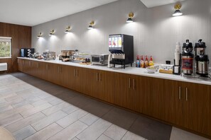 Free continental breakfast on weekdays 