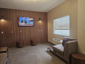 Lobby sitting area - Wingate by Wyndham Pittsburgh/West Mifflin (West Mifflin)