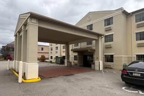 Exterior - Wingate by Wyndham Pittsburgh/West Mifflin (West Mifflin)