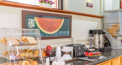 Econo Lodge Clarks Summit