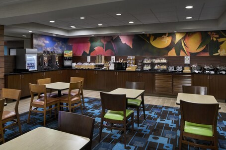 Fairfield Inn by Marriott Myrtle Beach Broadway at the Beach - Image 24